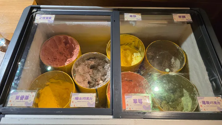 點心吧的冰淇淋櫃