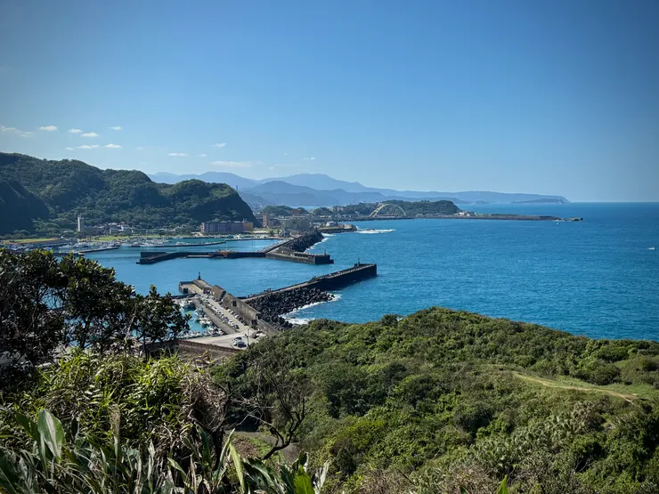 在觀景台可以清楚看到碧砂漁港與八斗子漁港