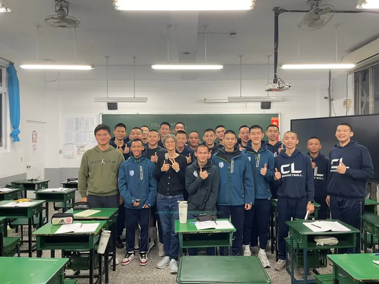 邀請『運動心靈洞察』老師授課,讓青少年選手們能夠更了解自己