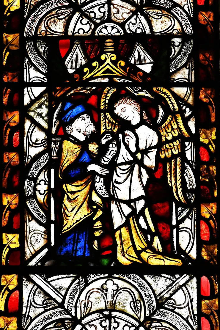 中世紀的彩色玻璃板描繪了大天使烏列爾和以斯拉