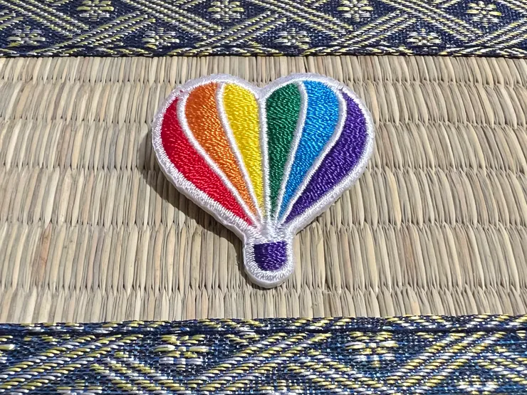 六色彩虹熱氣球別針