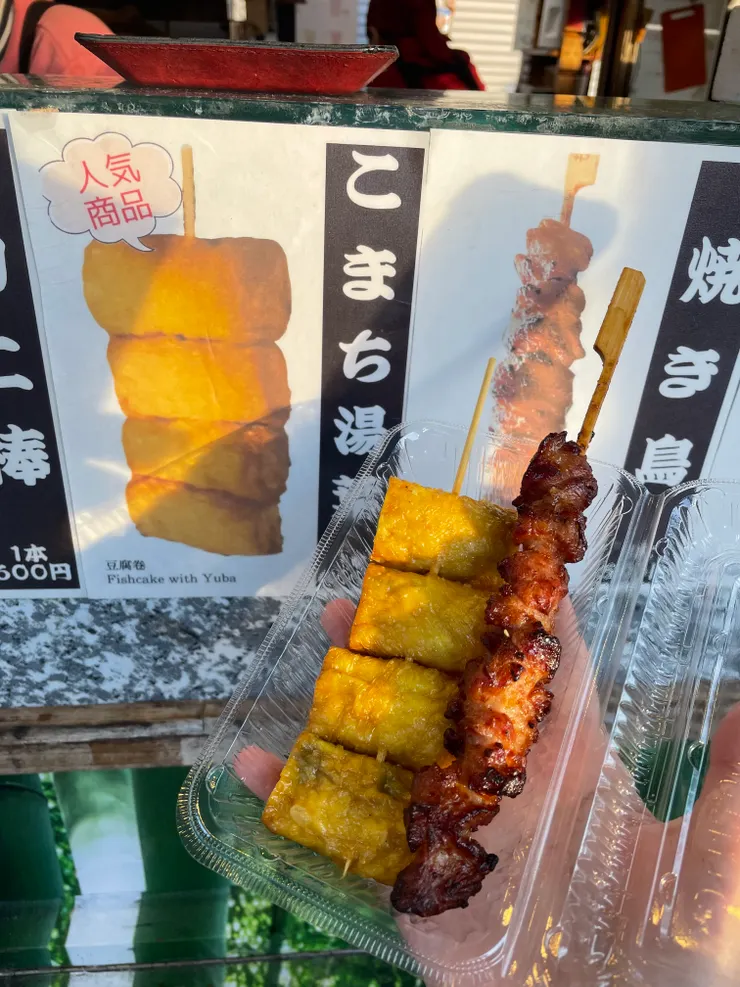 豆腐捲跟雞肉串，普通，但吃了覺得很溫暖