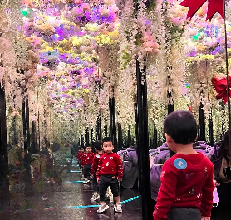 充滿花藝的網美照