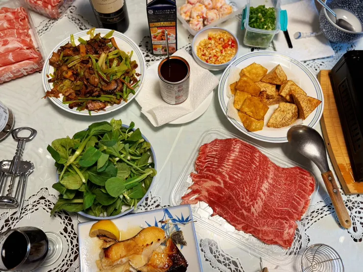 房東的中秋晚宴非常澎派!