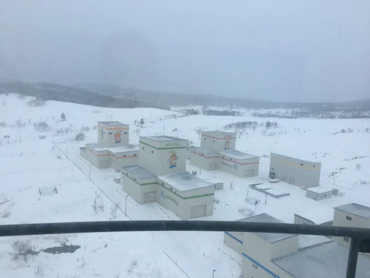 有瞭望塔，真有末世小鎮的感覺。