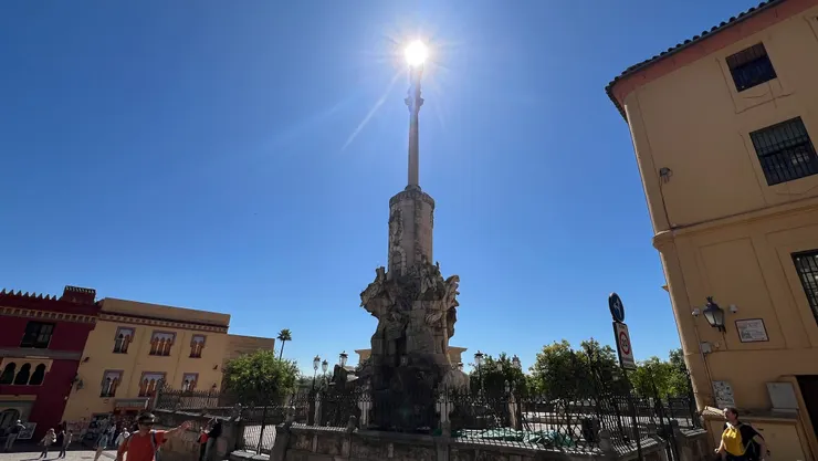 哥多華有很多聖拉斐爾的紀念碑