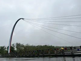 七彩釣竿橋 (真的不用特別繞進來...)