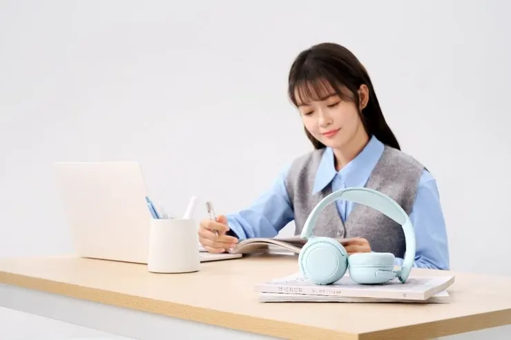 ▲1MORE HQ20可同時連接手機、平板、電腦等多種設備,並可快速切換,讓學習與娛樂都更加方便。