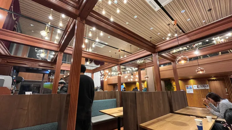 同樣也能避免櫃台擠太多人。