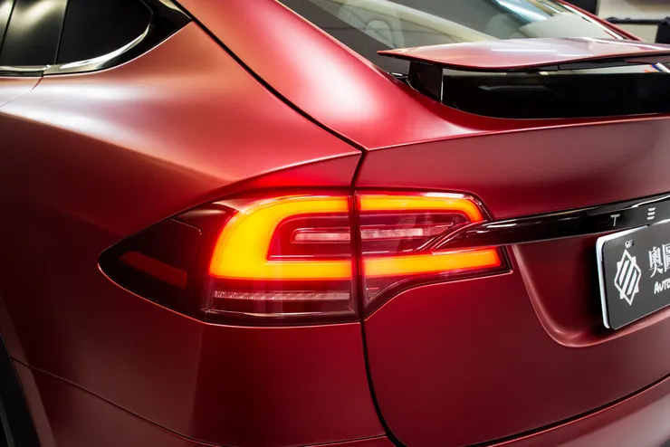 台南奧圖菲汽車包膜推薦|高評價實力店!車體貼膜手路細膩|犀牛