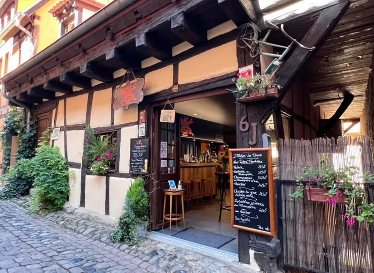 中午吃飯的地方