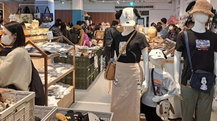 ▲周邊商品區