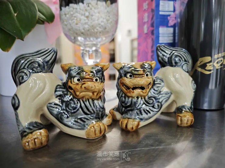 餐廳櫃台擺設的沖繩石獅