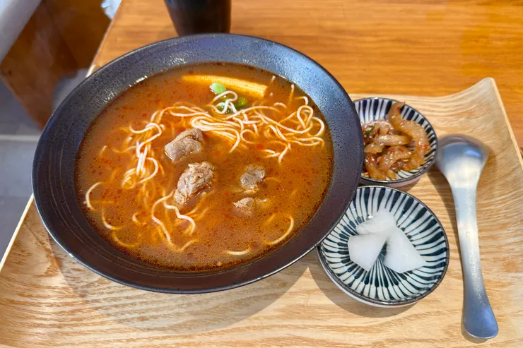 蕃茄牛肉麵(不辣,細拉麵)   260元