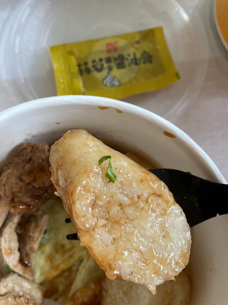 用店家附上的蒜茸醬油膏很對味喔