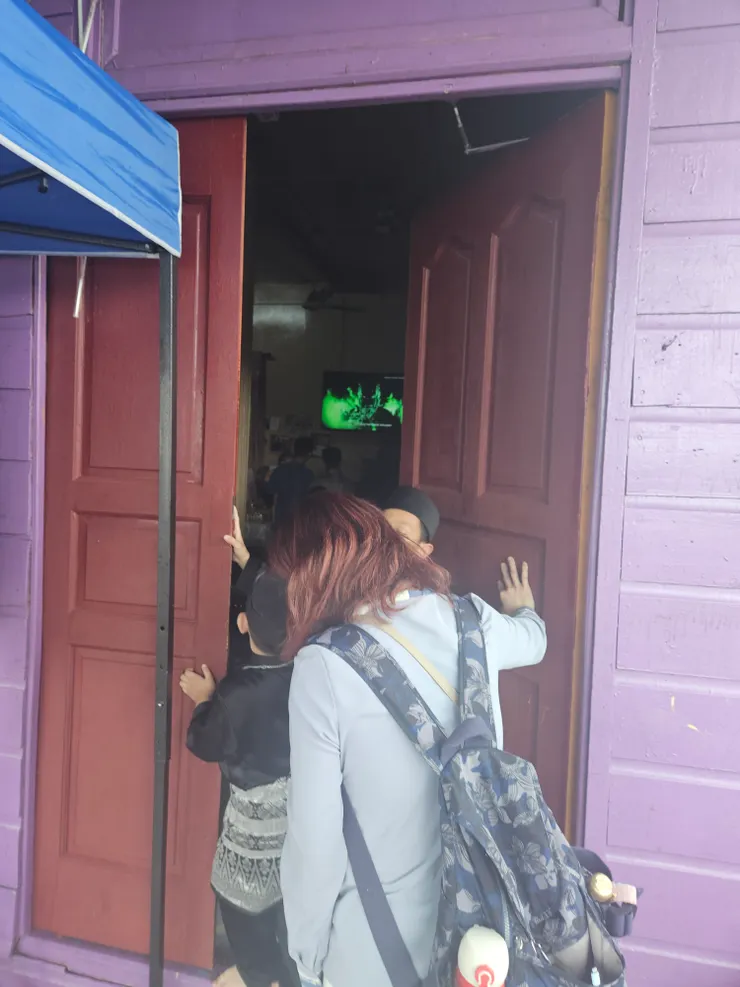 ohhh 就這樣~ 意外受邀...走進別人家裡了!! 👻