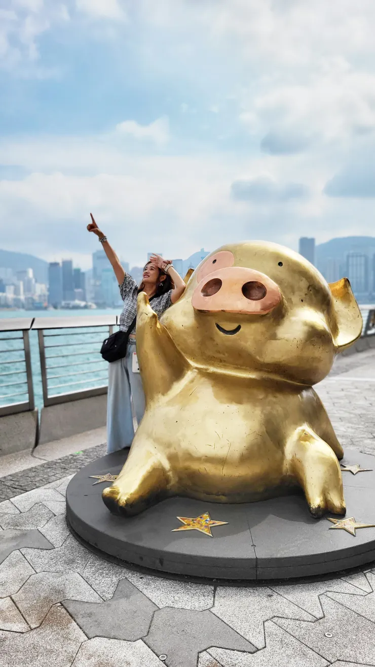 香港-維多利亞港||後來跟麥兜拍照的路人就都學我這個動作...XDDDD