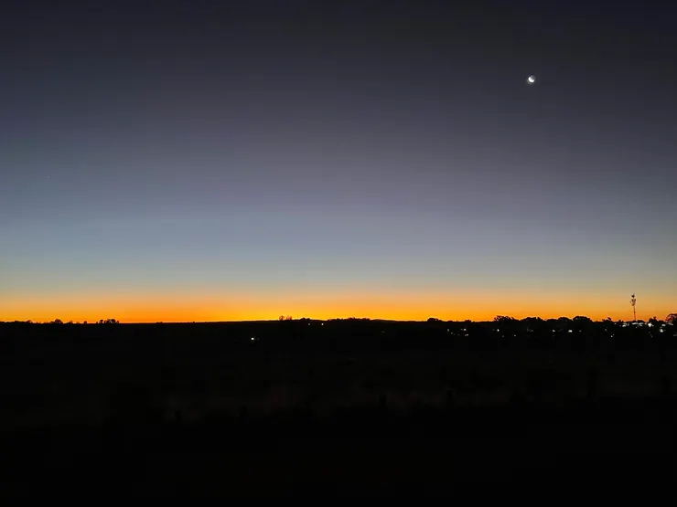 開車回阿德的路上日出