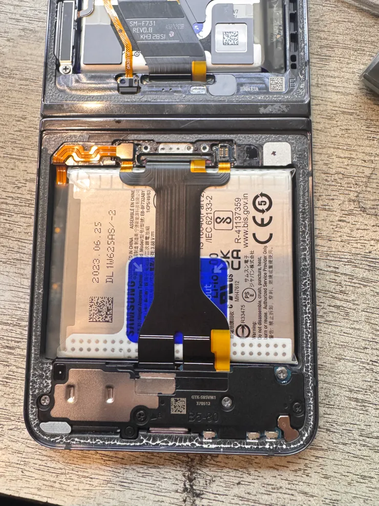 Z flip 5更換輪軸排