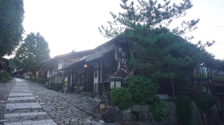 晨曦中的馬龍宿