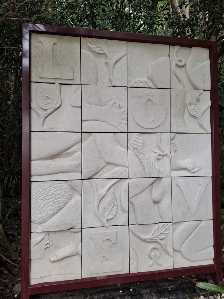 〈Love is the puzzle〉會想要在腦海裡拼湊出完整的樣子，但愛可以是很多樣子，沒有唯一的正解