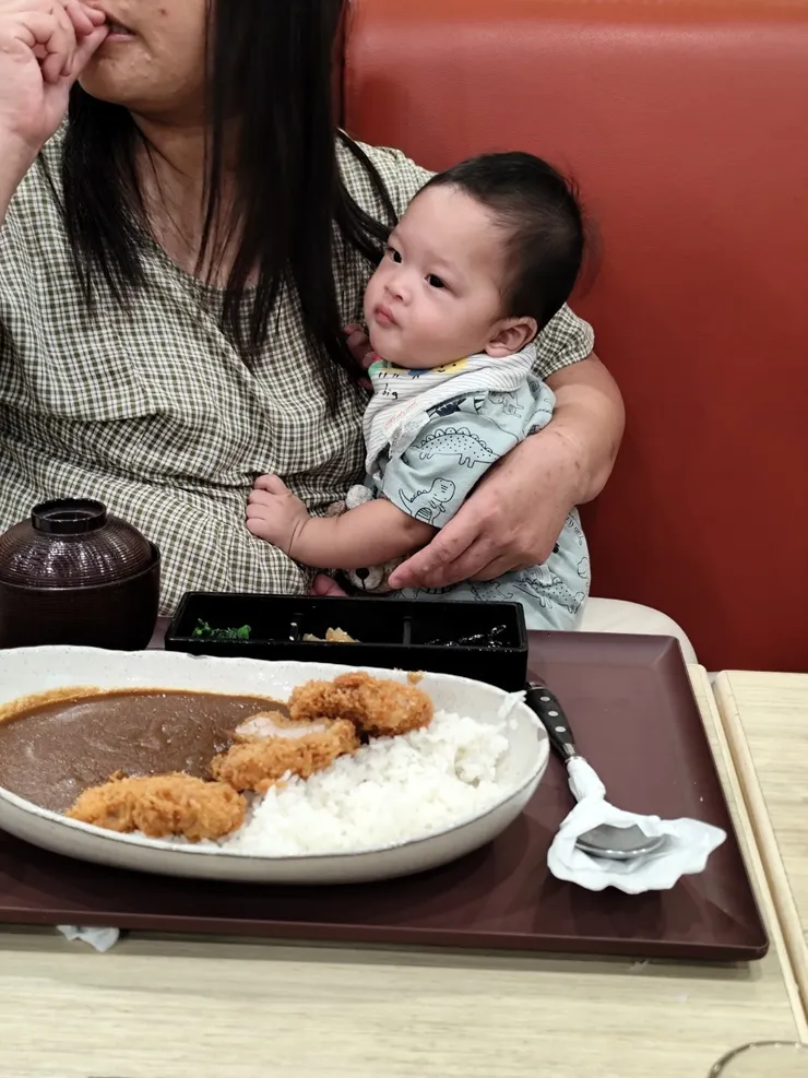 依偎媽咪的珍豬🥰