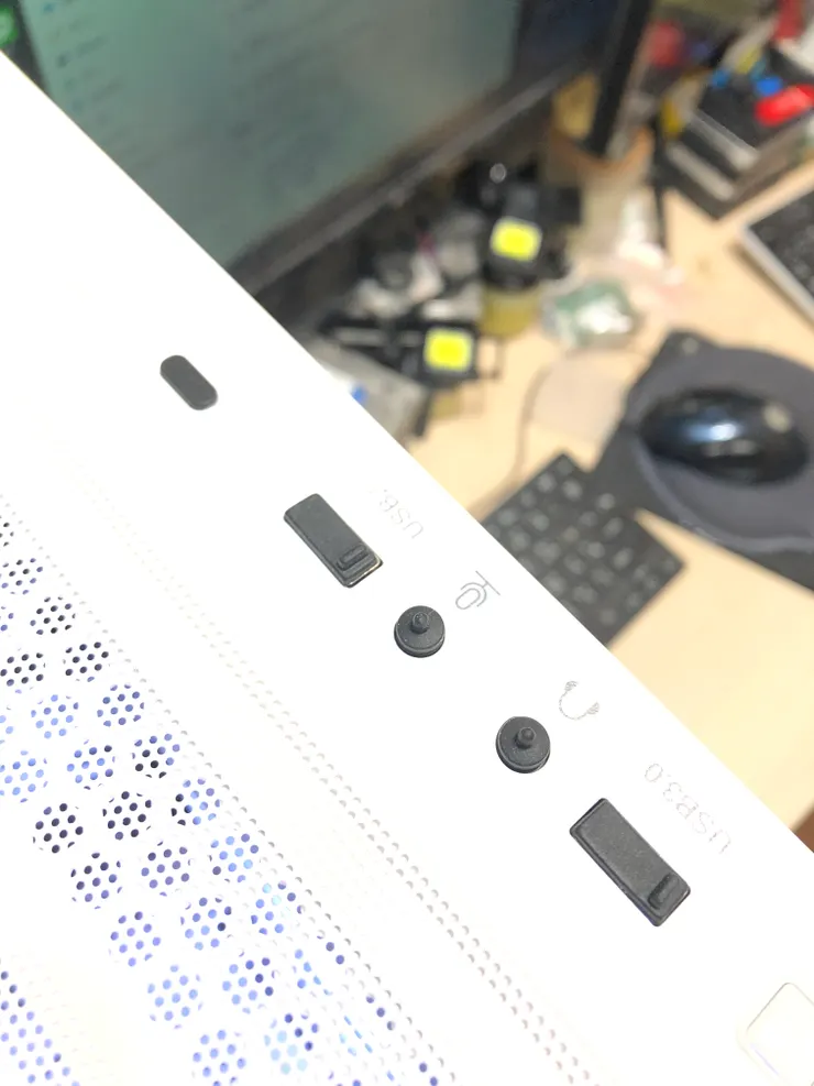 機殼有附送各式塞孔，避免不用的孔位生鏽。