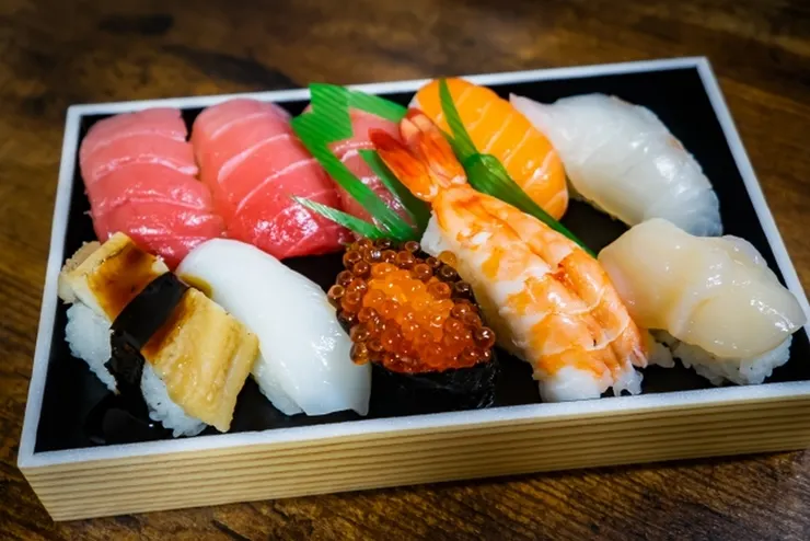 她在日本料理中特別喜歡壽司 (圖片來自Photo-ac)