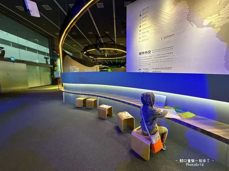 孩童的塗鴉區，開放式的設計~唯燈光稍不足。