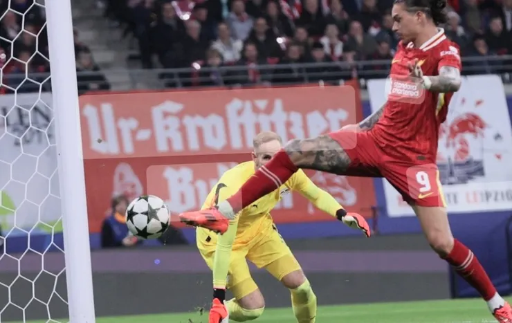 達雲纽尼斯近門撞射入網助利物浦小勝1:0