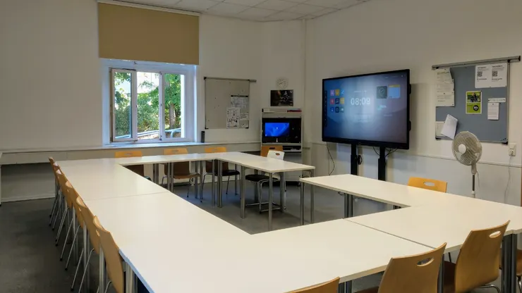 教室比台北歌德學院大很多，台北兩層，這邊是獨棟三層