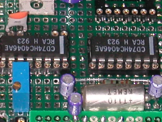 所有 IC 電源入口加併 OS-CON 1.5uF/25V 電容