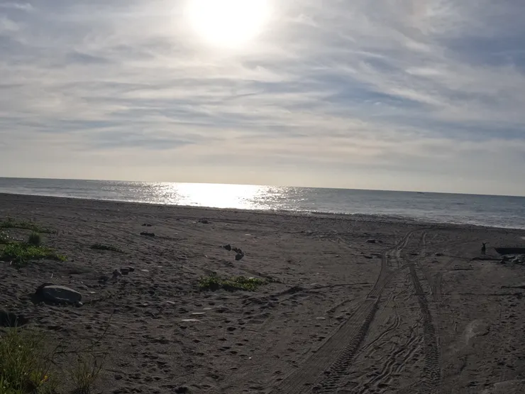 太陽在不同位子，海的顏色也會不同。