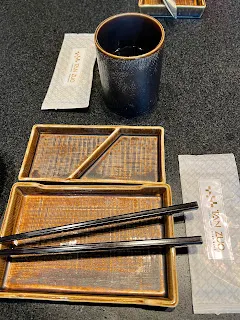 以前吃飯總是怕吃不飽，所以關注的都是自己的菜夠不夠，現在則是要考慮到別人是否吃飽，雖然這看起來有些麻煩，但正是關懷他人的一種舉動。自己有沒有吃飽已經不是最重要的事了，而是要看別人的感受如何。並不是說要時時關注別人的一舉一動而自己都不用吃，而是將部分注意力放在別人的狀態身上。