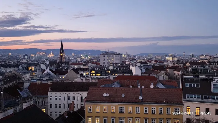 來住這請一定要去頂樓看夕陽夜景唷～實在太美哩🥰