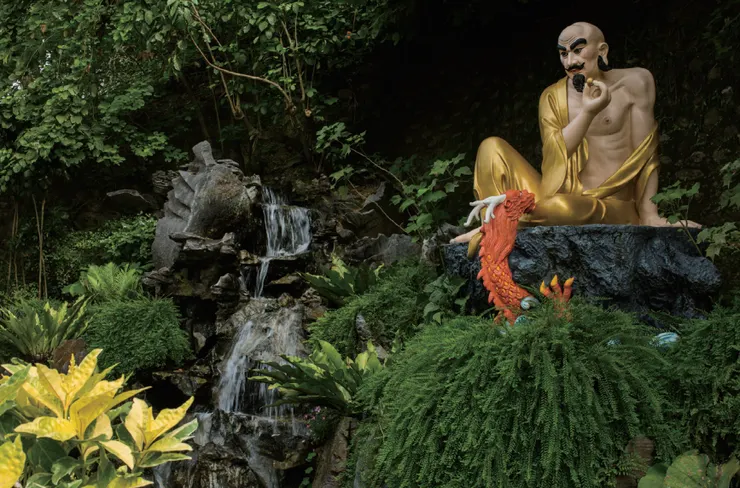 佛光山叢林翠綠景觀隨處可見，溪澗綠林中顯現優雅的綠能環境