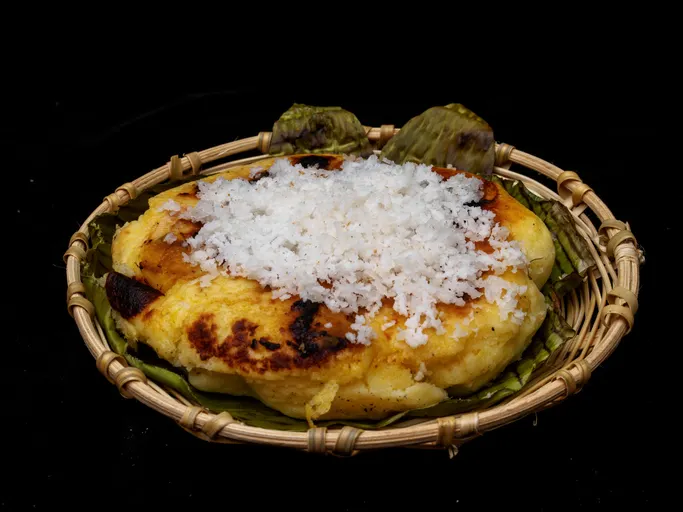 圖片來源：iStock by bugking88 / 菲律賓傳統聖誕小吃 Bibingka（椰奶糯米蛋糕）