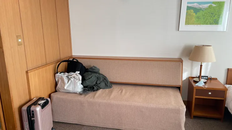 還附贈一個大沙發