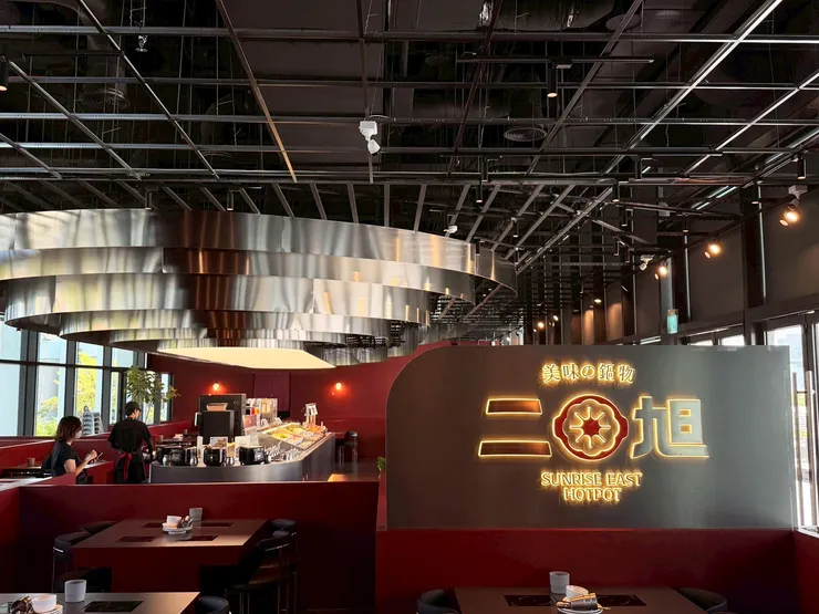 百坪大空間與明亮採光，帶長輩聚餐的首選。