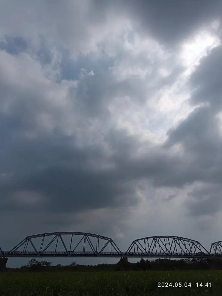 事件發生的左岸現場，自拍攝