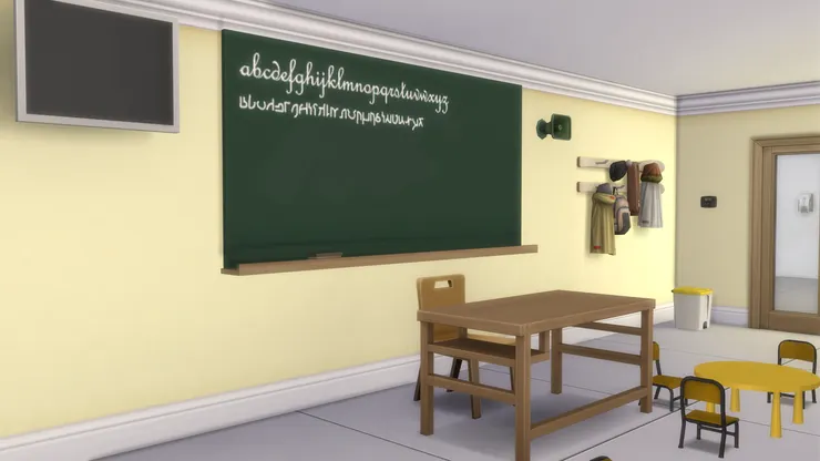 這班的課室看起來比較正經，之前兩個較花碌碌。