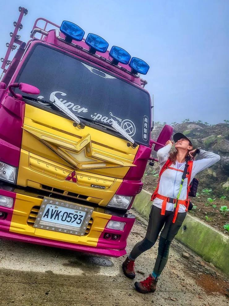 南山村的變形金鋼與怪怪婦女。本來設定是香車美人的捏～