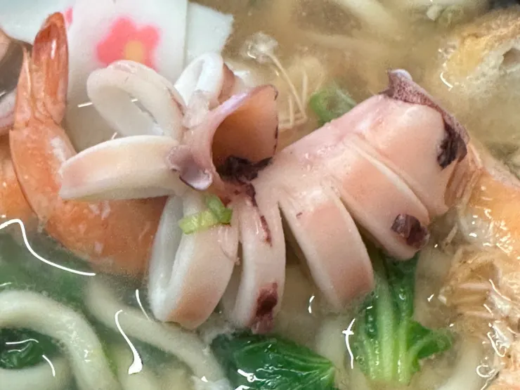 份屬魷魚家族的「小卷」,彈牙爽口,而且很大隻,吃起來很滿足!