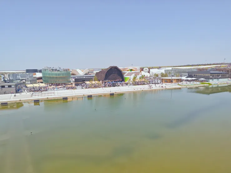 大屋根つながりの海段