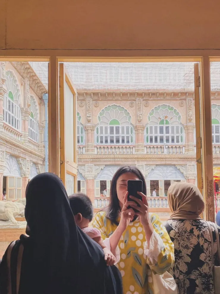 20 Oct. '24 取消了學校為我們安排的結業旅行，與印度同學們安排屬於我們自己的一日Mysore觀光行程，熱情友善的印度同學們讓初次獨自踏上印度瑜伽旅程的第一個月好有愛🤍