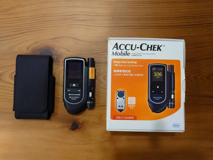 新買的羅氏全方位血糖機。以上布置與物件張羅，都在老媽返家前完成。