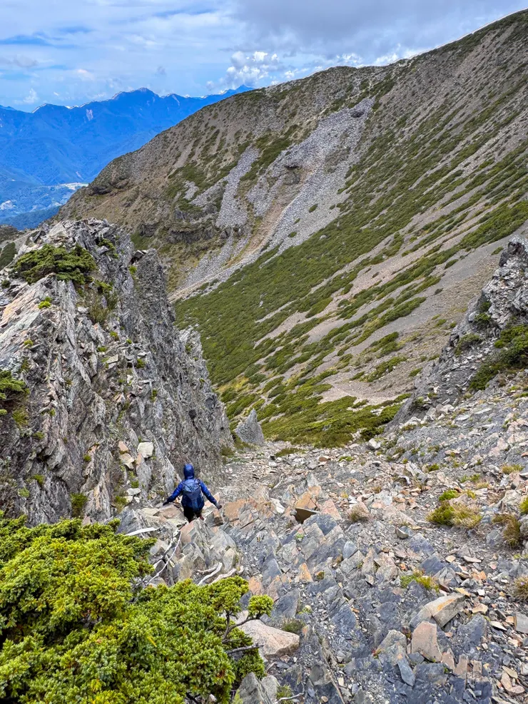 下切斷崖往雪山主峰