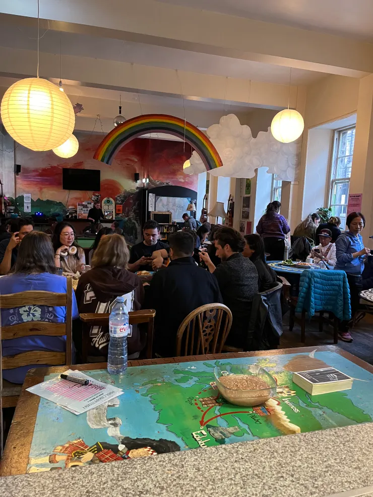 早上熱鬧的交誼廳