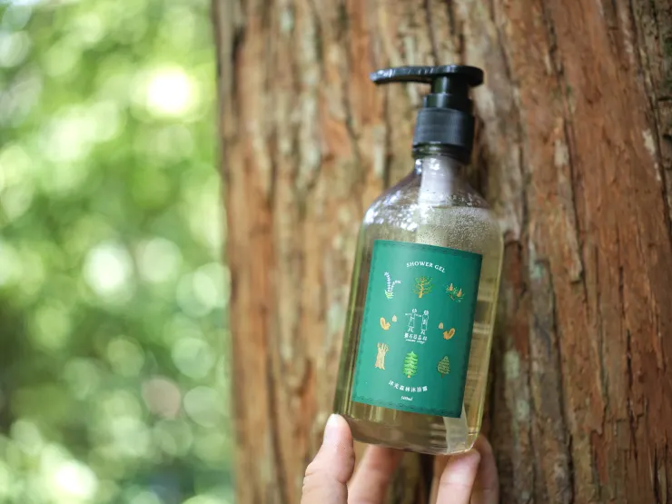 背到司馬庫斯和大紅檜一起合照