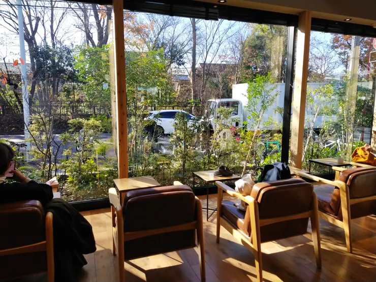 面對馬路的搖滾區座位